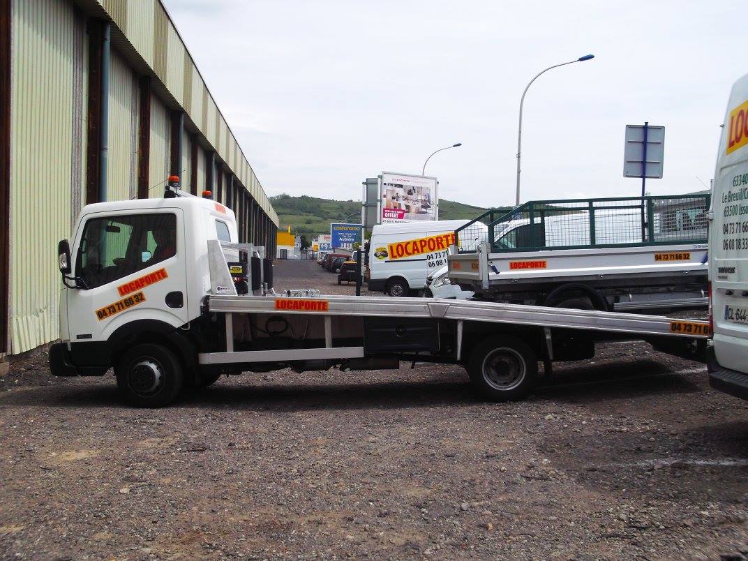 Louez un plateau porte-voiture à Toulon - Transport facile et